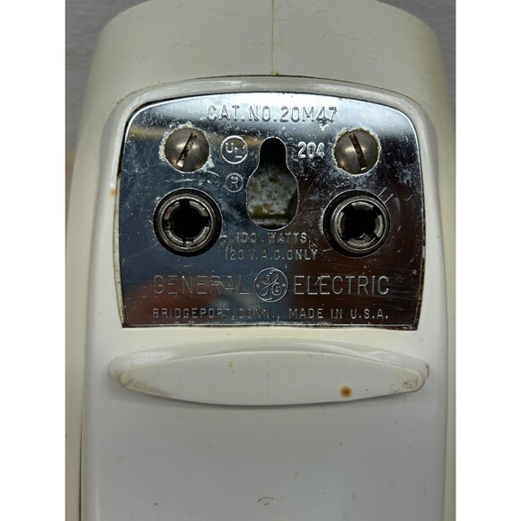 Vintage 1960s General Electric Portable 3 Speed Hand Electric Mixer Model 20M47 - Picture 15 of 16